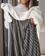 Dreamy Stripe Plush Blanket – Black - Image 3